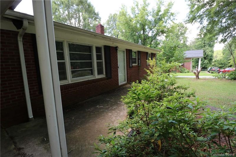 1013 Carroll St, Cherryville, NC 28021