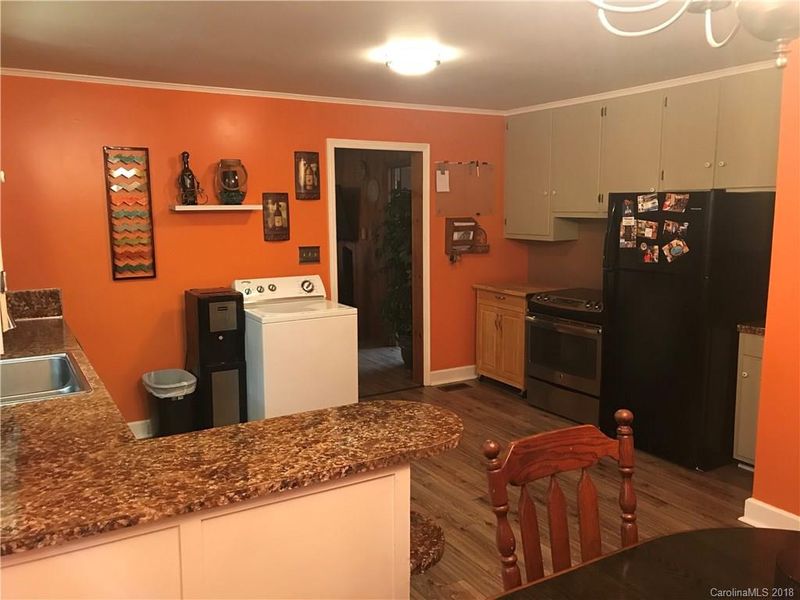 402 N Hawthorne St #L 9, Mount Holly, NC 28120