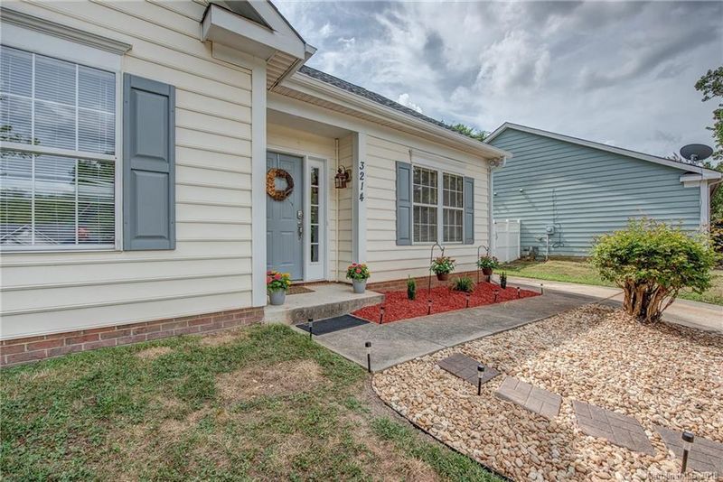 3214 Harris Mill Ln, Charlotte, NC 28262