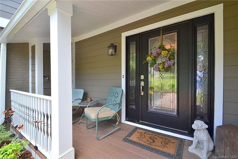 701 Chestnut Ln, Matthews, NC 28104