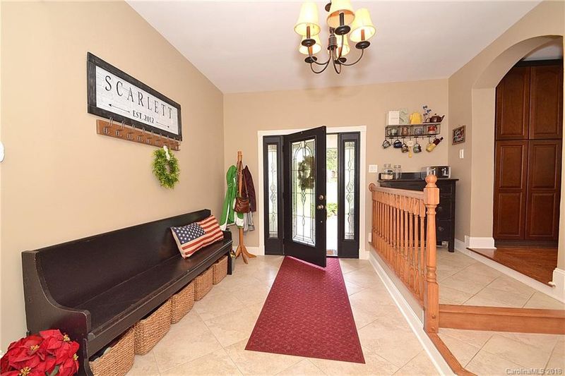 701 Chestnut Ln, Matthews, NC 28104