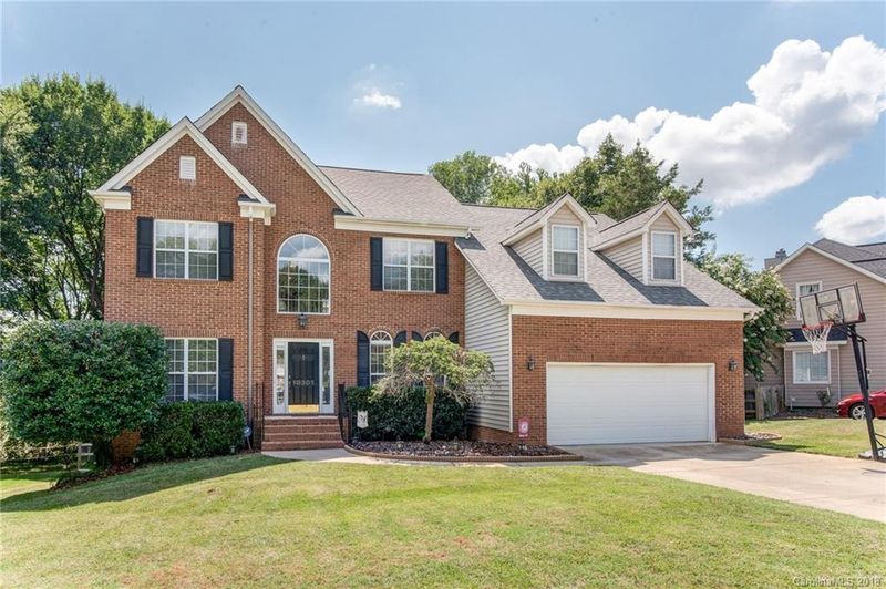 10301 Rougemont Ln, Charlotte, NC 28277