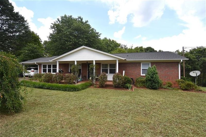 1729 23rd Avenue Ln NE, Hickory, NC 28601