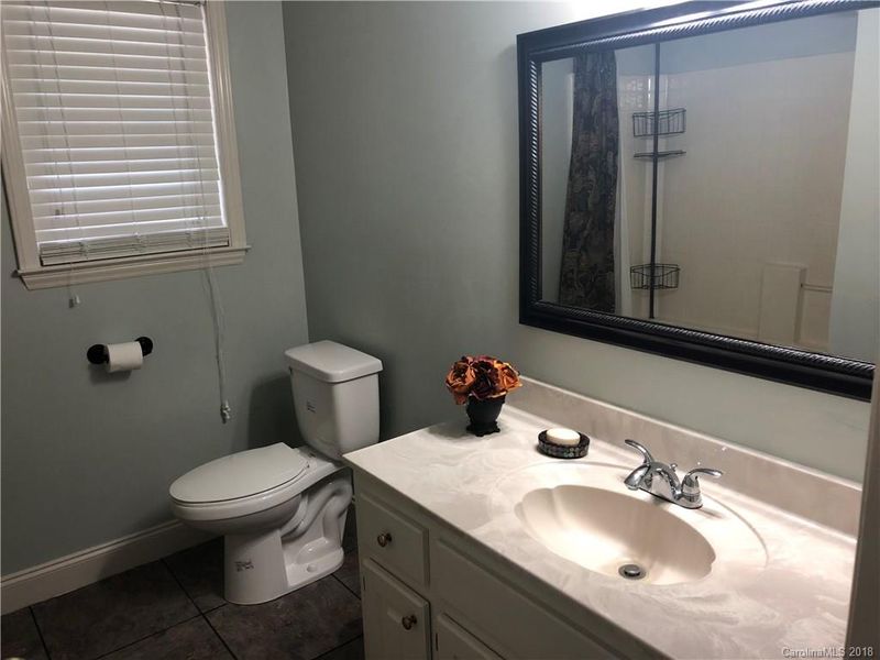 103 Hooper Rd, Dallas, NC 28034