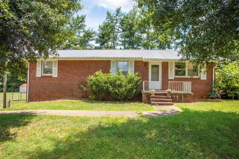 492 23rd Avenue Dr NE, Hickory, NC 28601