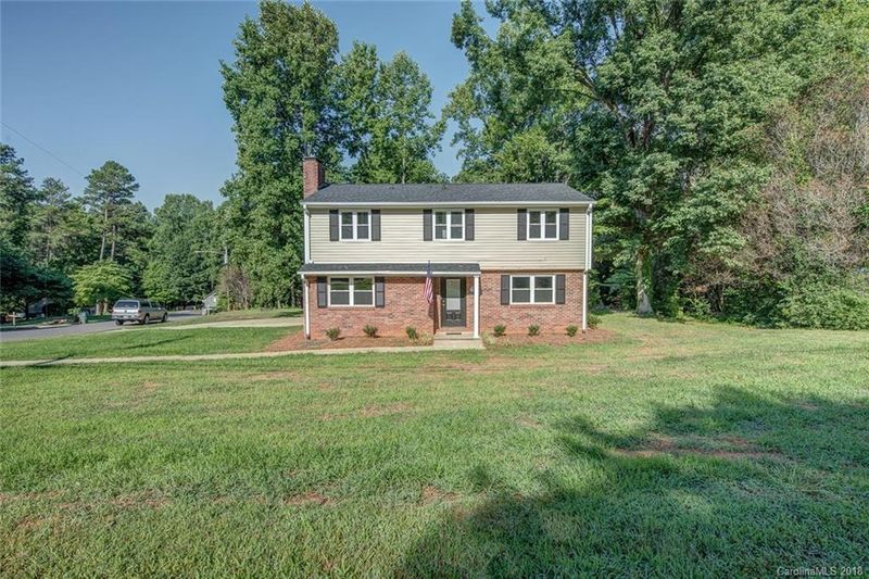 1607 Windy Rush Ln, Gastonia, NC 28054