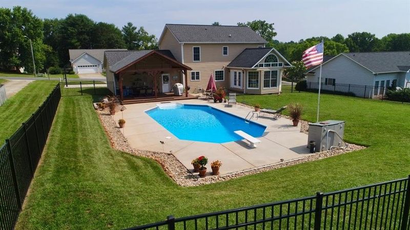 1018 35th Avenue Ln NE, Hickory, NC 28601