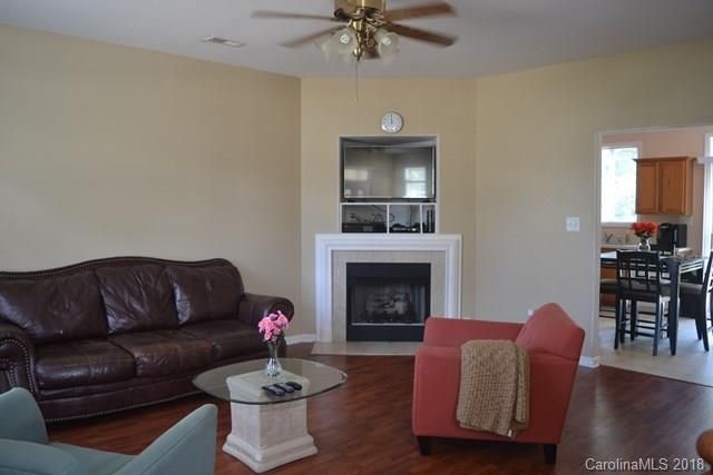 2621 Oasis Ln, Charlotte, NC 28214