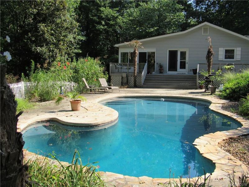 1737 Laurel Hill Dr, Lincolnton, NC 28092