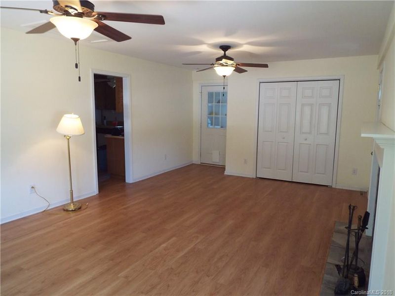 132 Loray Farm Rd, Dallas, NC 28034