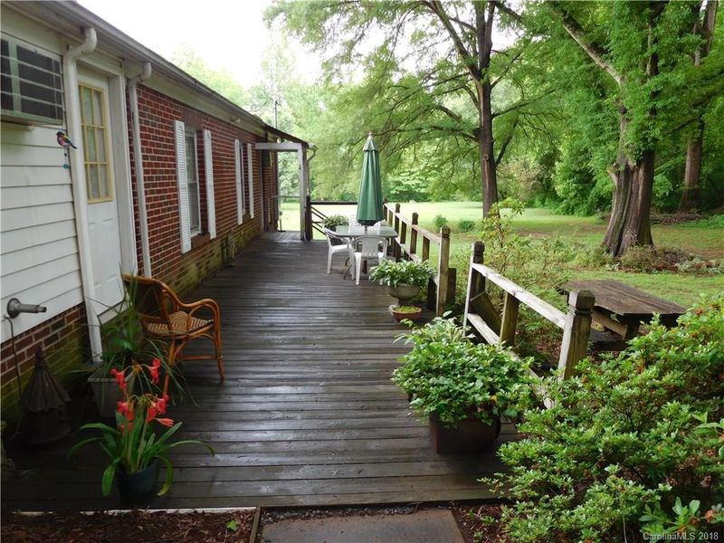 3255 Oxford St, Claremont, NC 28610