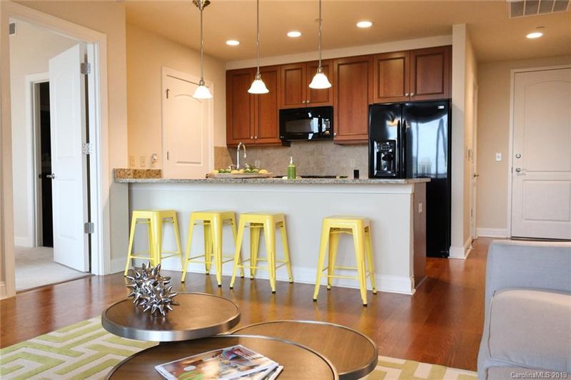 701 Royal Ct #711, Charlotte, NC 28202