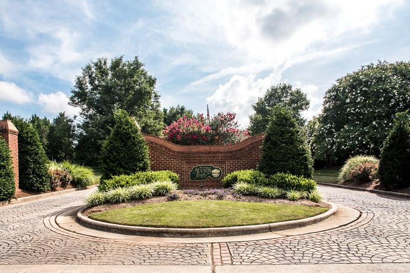 4147 2nd St NW, Hickory, NC 28601