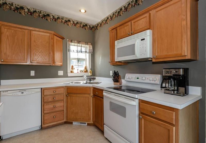 2632 Holly Ridge Dr, Hickory, NC 28602