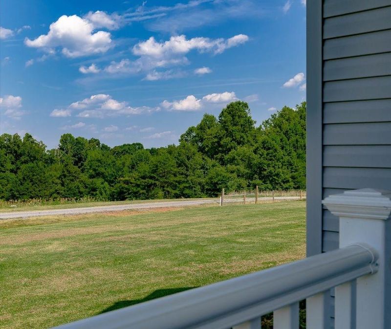 2632 Holly Ridge Dr, Hickory, NC 28602