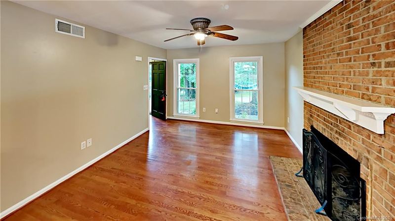6318 Wind Ridge Dr, Charlotte, NC 28277