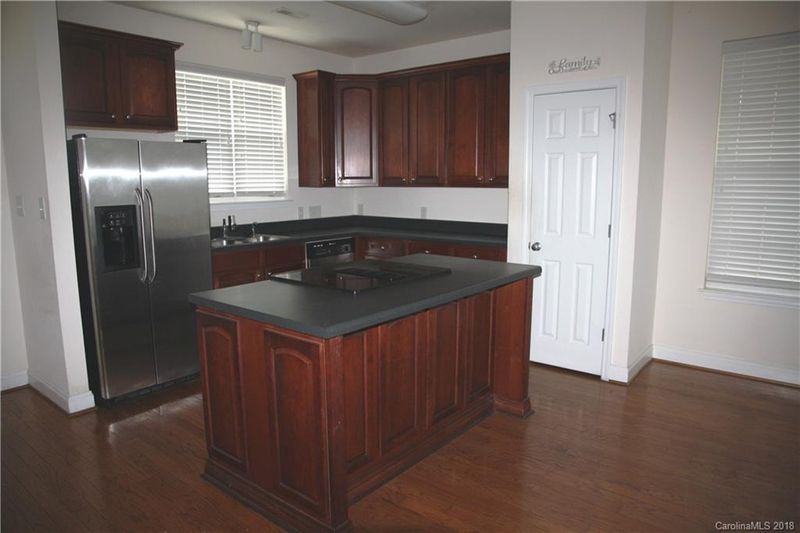 921 Claybrook Cir, Gastonia, NC 28054