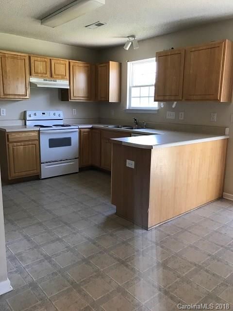 4008 W Fairmeadow Dr, Lancaster, SC 29720