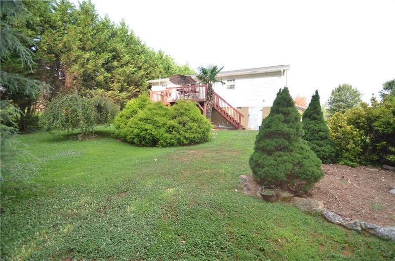 421 Forest Dr, Maiden, NC 28650