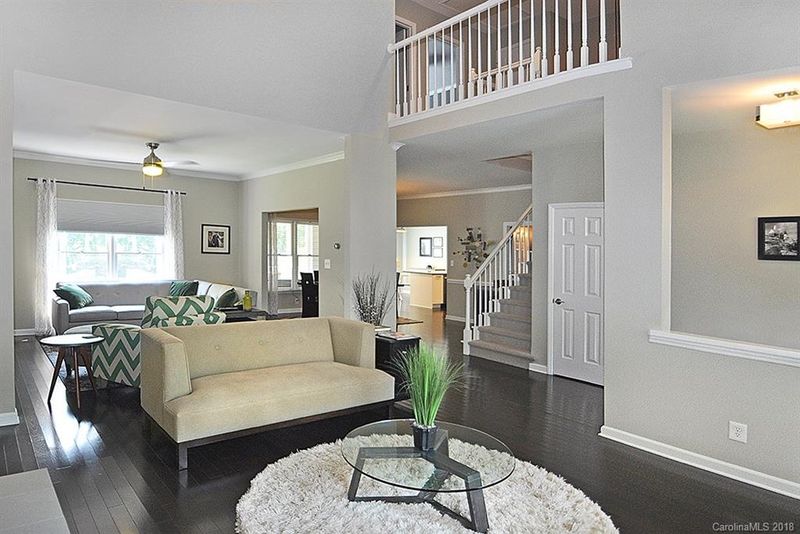 217 Whitefriars Ln, Matthews, NC 28105