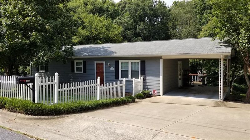 1423 15th Ave NE, Hickory, NC 28601