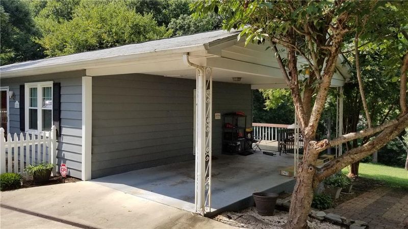1423 15th Ave NE, Hickory, NC 28601
