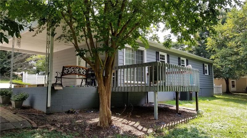 1423 15th Ave NE, Hickory, NC 28601