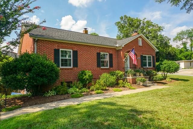 1076 16th Ave NW, Hickory, NC 28601