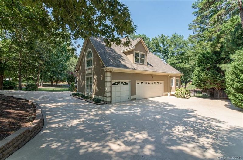 21236 Blakely Shores Dr, Cornelius, NC 28031