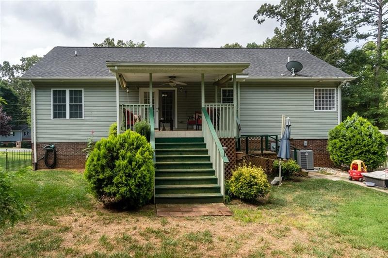 1121 24th Avenue Pl NE, Hickory, NC 28601