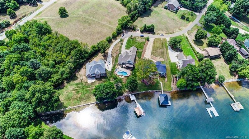 16031 Sunset Dr, Huntersville, NC 28078