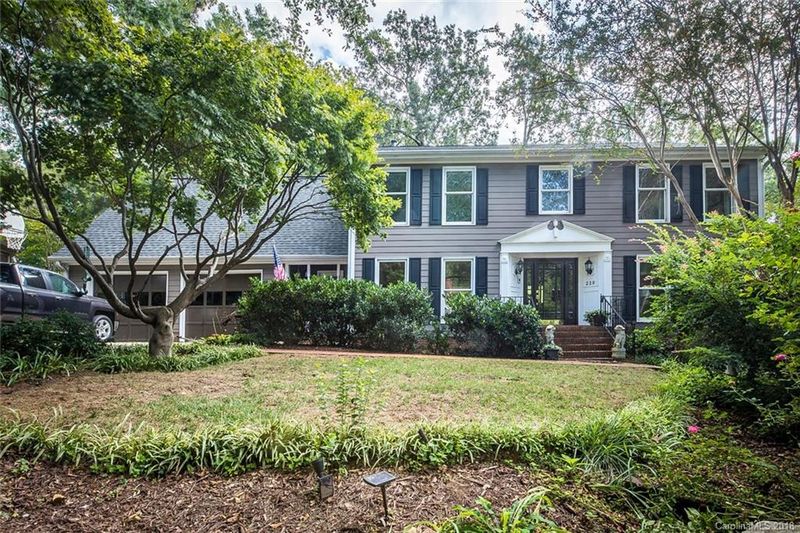 220 King Owen Ct, Charlotte, NC 28211