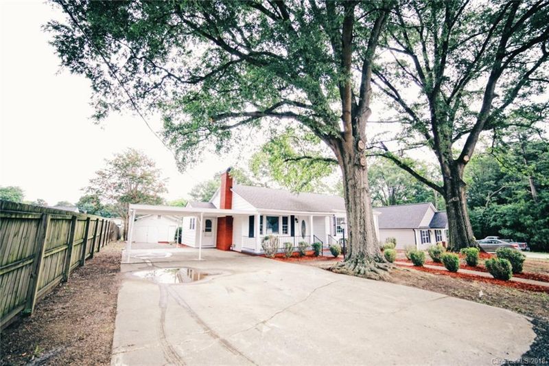 698 Deaton St, Kannapolis, NC 28081