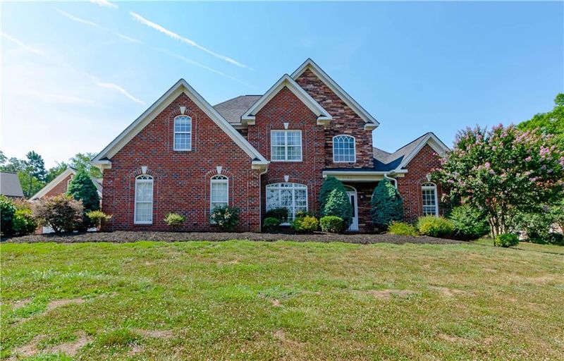 3754 Wandering Ln NE, Hickory, NC 28601