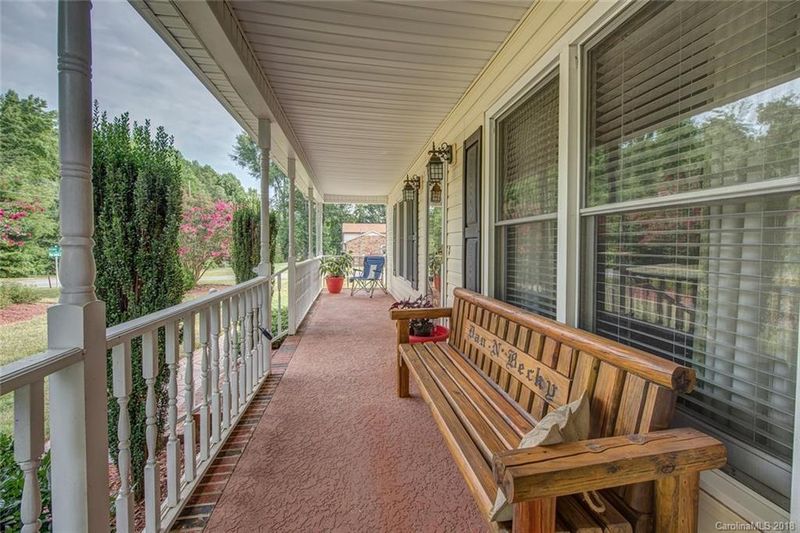 2412 Pine Forest Dr, Gastonia, NC 28056