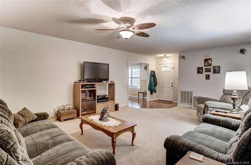 712 Patrick Rd, Gastonia, NC 28056