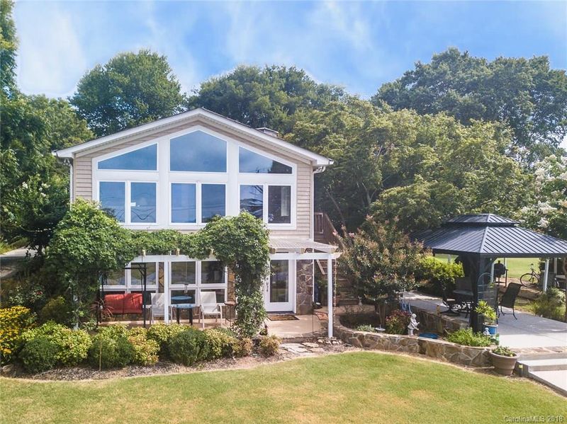 127 Surfside Ln, Mooresville, NC 28117