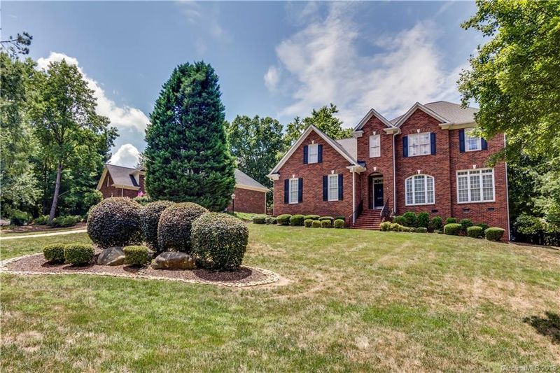 16400 Riverpointe Dr, Charlotte, NC 28278