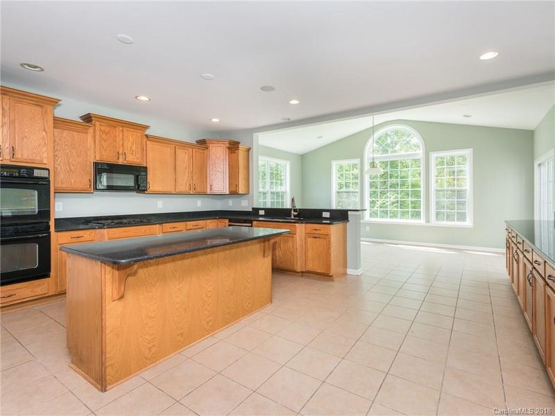 7541 Chasewater Dr, Harrisburg, NC 28075