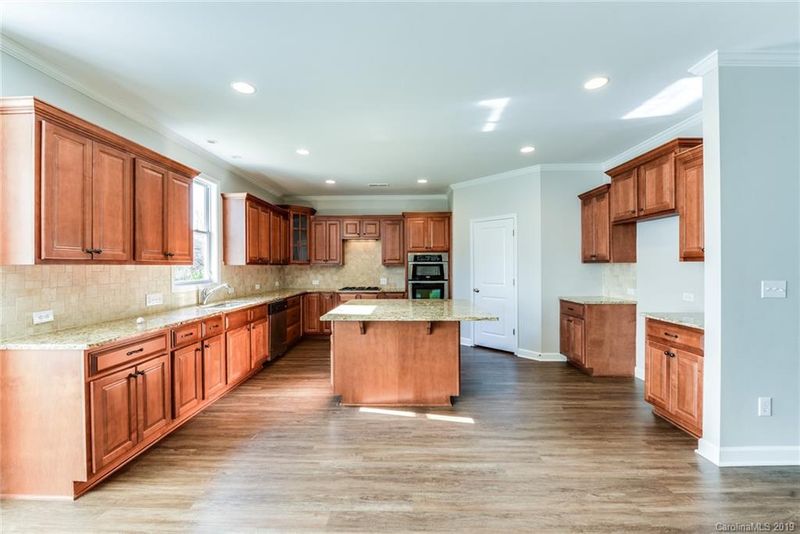 1005 Minden Dr, Matthews, NC 28104
