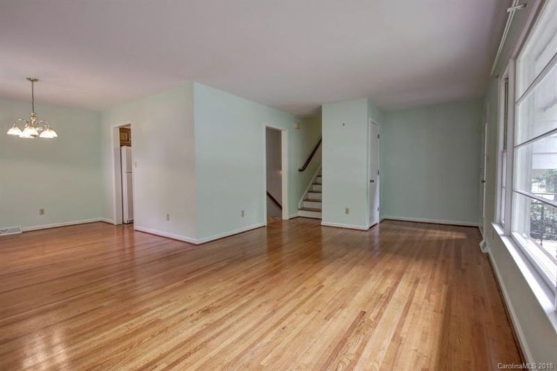 5838 Cherrycrest Ln, Charlotte, NC 28217