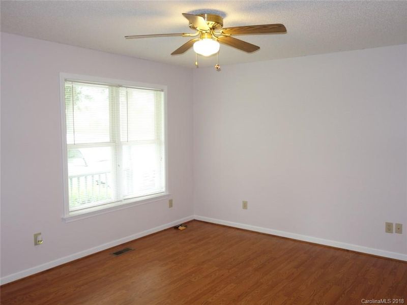 304 W 4th St, Cherryville, NC 28021
