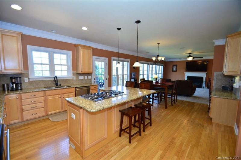 147 Weeping Spring Dr, Mooresville, NC 28115