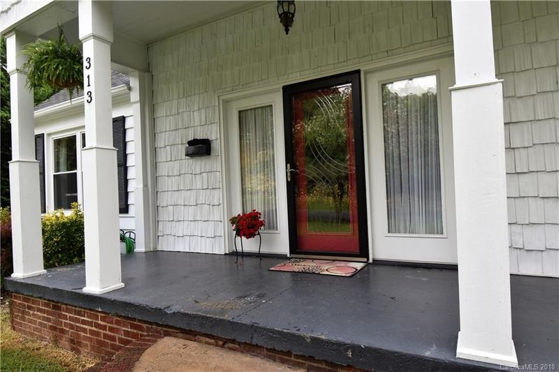 313 S Laurel St, Lincolnton, NC 28092