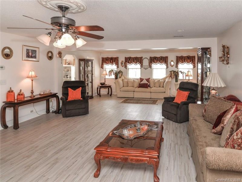 8001 Albemarle Rd, Charlotte, NC 28227