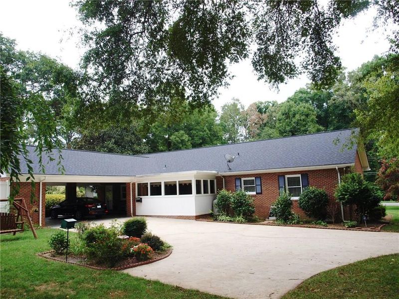 650 12th Ave NW, Hickory, NC 28601