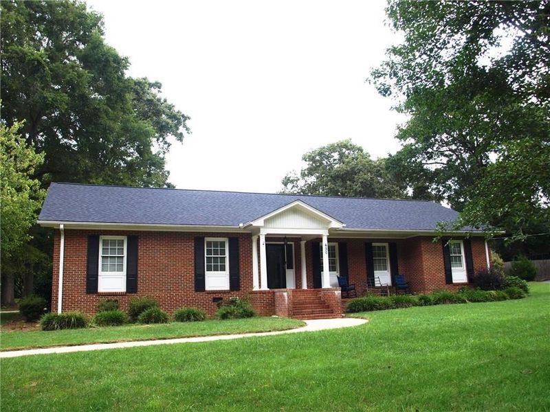 650 12th Ave NW, Hickory, NC 28601