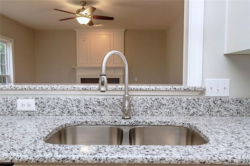 5907 Mayapple Ln, Charlotte, NC 28269