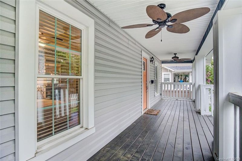 1732 Hawthorne Ln, Charlotte, NC 28205