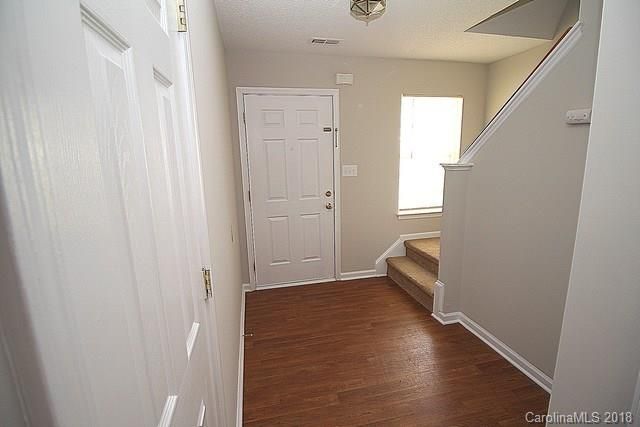 2404 Smugglers Ct, Charlotte, NC 28216